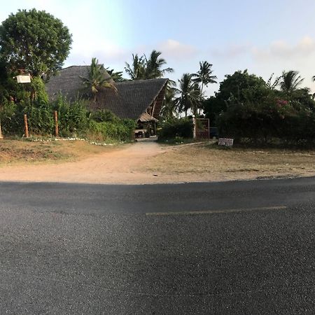 Travellers Inn Resort Malindi Kijiwetanga Exterior photo