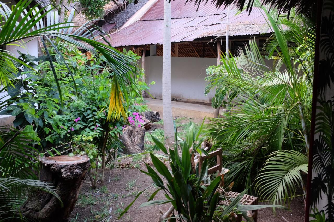 Travellers Inn Resort Malindi Kijiwetanga Exterior photo